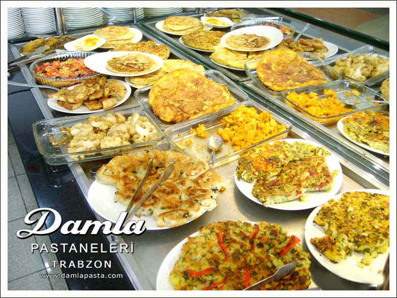 trabzon karadeniz yemek kahvalti yöresel kahvalti kuymak melemen açıkbüfe damla pastanesi ne yesek yemeli yenirKaradeniz mutfağı , Karadeniz yemekleri , trabzonda , ne , yenilir , yemeli , yesek , Mıhlama, hamsi pilaki, karalahana dolması, ısırgan çorbası, hamsili kaygana, sirkeli pırasa salatası, yumurtalı fasulye kavurması, pazılı hamsi dolması kayganası, hamsili pilav, Çayeli kurufasulyesi, mısır unu helvası ve daha birçok çeşit.